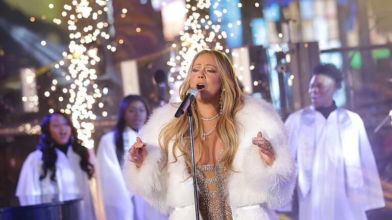 Mariah Carey       -  Festlich kann sie: &bdquo;All I Want for Christmas Is You&rdquo;-Sängerin Mariah Carey im Glitzer. (Archivfoto)