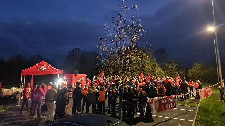 Nach über 20 Jahren gab es am Montagmorgen wieder einen Warnstreik in den Fränkischen Rohrwerken Königsberg.