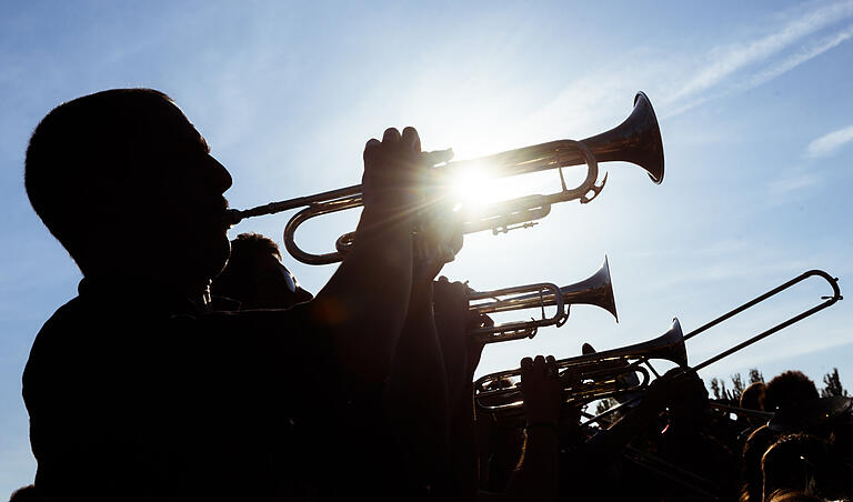 Viele spätere Band-Mitglieder machen ihre ersten musikalischen Erfahrungen in den Blaskapellen in den Dörfern. Viele spätere Band-Mitglieder machen ihre ersten musikalischen Erfahrungen in den Blaskapellen in den Dörfern. 