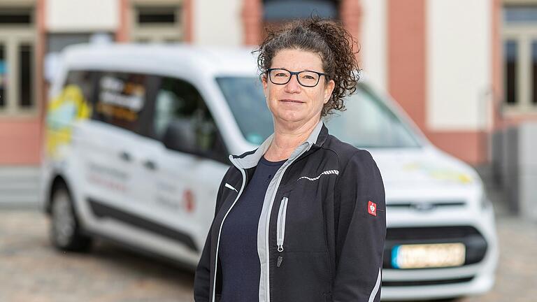 Marion Gabel ist 51, Bürokauffrau und fährt schon seit dem Start des Bürgertaxis. Marion Gabel ist 51, Bürokauffrau und fährt schon seit dem Start des Bürgertaxis. 