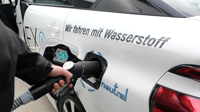 Wasserstoff statt Benzin im Tank: Der Landkreis Schweinfurt will Modellregion für den Energieträger Wasserstoff werden und bewirbt sich um ein Programm der Bundesregierung (Symbolbild). Ziel ist eine möglichst flächendeckende Nutzung.