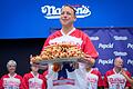 Hot-Dog-Wettessen.jpeg       -  Joey Chestnut ist Dauersieger beim New Yorker Hot-Dog-Wettessen.