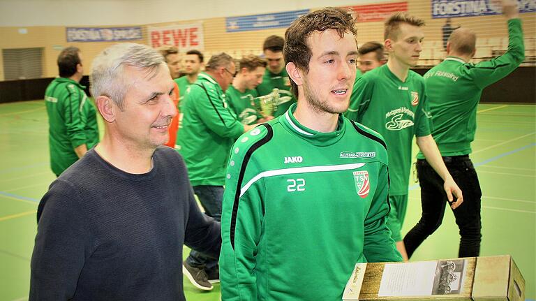 Sein erster offizieller Auftritt mit dem TSV Abtswind: Claudiu Bozesan beim Nachtturnier Anfang Januar in Wiesentheid mit seinem Schützling Adrian Dußler.