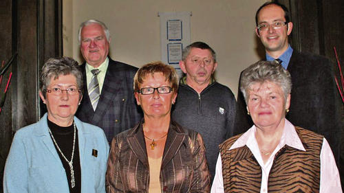 Dienstjubiläen und Verabschiedungen bei der Staatsbad GmbH. Im Bild von links (vorne) Anneliese Schlereth, Renate Bartik und Irmgard Hartmann, hinten von links Siegfried Wolf, Friedrich Keßler und Kurdirektor Gunter Sauer. Dienstjubiläen und Verabschiedungen bei der Staatsbad GmbH. Im Bild von links (vorne) Anneliese Schlereth, Renate Bartik und Irmgard Hartmann, hinten von links Siegfried Wolf, Friedrich Keßler und Kurdirektor Gunter Sauer.