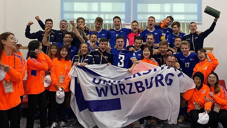 Glücklich und zufrieden sind die Würzburger Uni-Fußballer mit ihrem neunten Platz bei der WM. Glücklich und zufrieden sind die Würzburger Uni-Fußballer mit ihrem neunten Platz bei der WM.