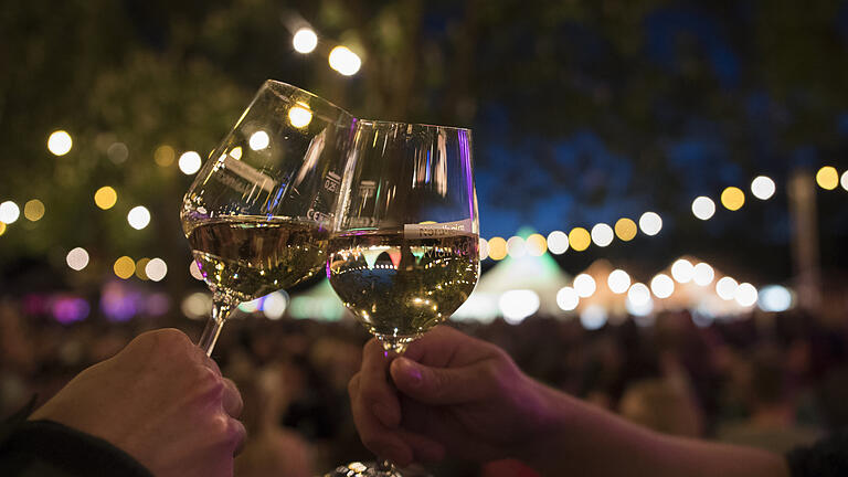 Weinfest Nordheim       -  Das erste Open-Air-Weinfest im Landkreis Kitzingen ist traditionell das in Nordheim.