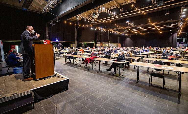 Parteitreffen auf Abstand: Die Unterfranken-SPD traf sich zum Parteitag in der Würzburger Posthalle. Parteitreffen auf Abstand: Die Unterfranken-SPD traf sich zum Parteitag in der Würzburger Posthalle.