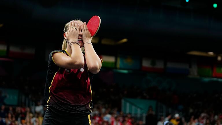 Paris 2024 - Tischtennis       -  Kann ihren Sieg gegen die Weltranglisten-Achte kaum fassen: Annett Kaufmann.