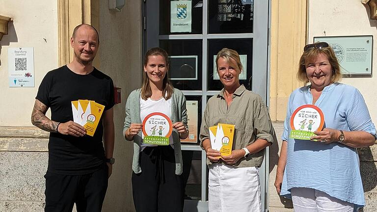 Sie freuen sich über den Start des Schutzinsel-Projekts in Estenfeld (von links): Zweiter Bürgermeister Tobias Grimm, Gemeindejugendpflegerin Jasmin Schmitt, Schulsozialarbeiterin Annett Petry und Bürgermeisterin Rosi Schraud.