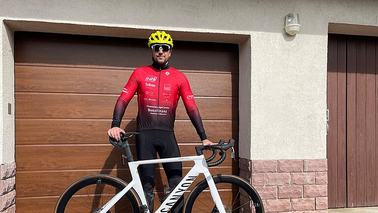 Dominik Renninger mit seinem Rennrad. - Dominik Renninger mit seinem Rennrad. Dominik Renninger mit seinem Rennrad. - Dominik Renninger mit seinem Rennrad.