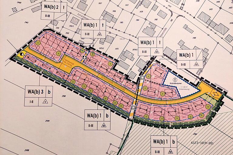 So ist der aktuelle Plan des neuen Baugebietes in Bergrothenfels. Links unten ist Platz für Tiny-Häuser und links oben für ein Reihenhaus. Die restliche Fläche ist für Ein- und Zweifamilienhäuser vorgesehen