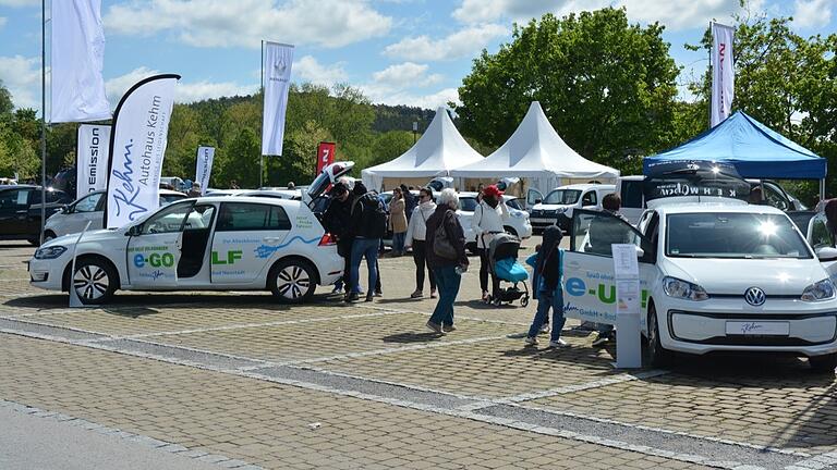 Mit einer Fülle an Elektroautos zeigen die Aussteller, dass es sich durchaus lohnen kann, jetzt umzusteigen.