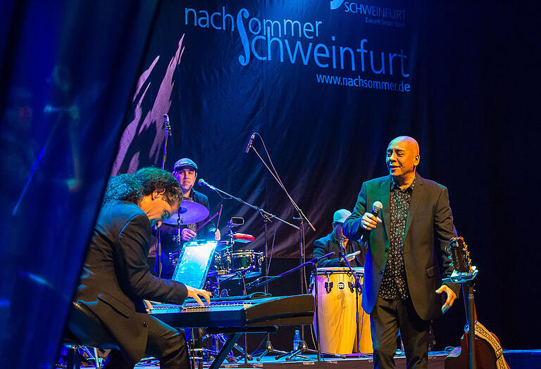 Conexión Cubana bei ihrem Nachsommer-Konzert im ZF-Kesselhaus. Conexión Cubana bei ihrem Nachsommer-Konzert im ZF-Kesselhaus. 