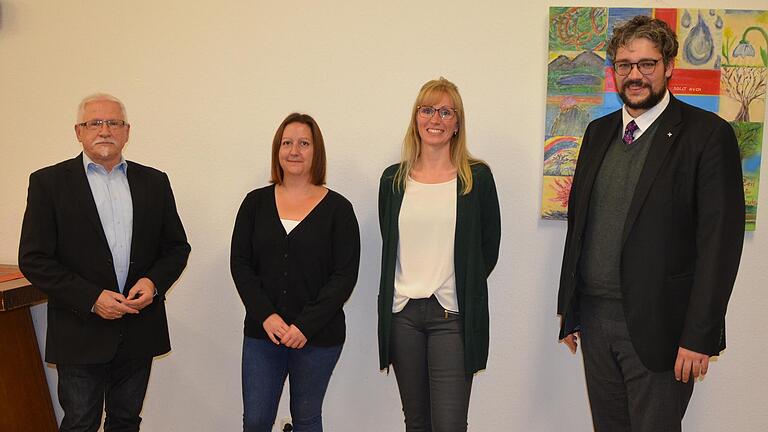 Auf dem Foto: Herbert Ludwig (1. Vorsitzender), Ramona Krug (Stellvertretende Pflegedienstleitung), Carolin Rentsch (Pflegedienstleitung), Tobias Wölfel (2. Vorsitzender).