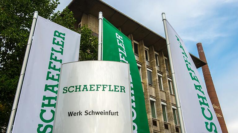 Das Schaeffler-Werk in Schweinfurt. Dort blieb die Zahl der Mitarbeiter nach Angaben eines Sprechers mit 5800 konstant.