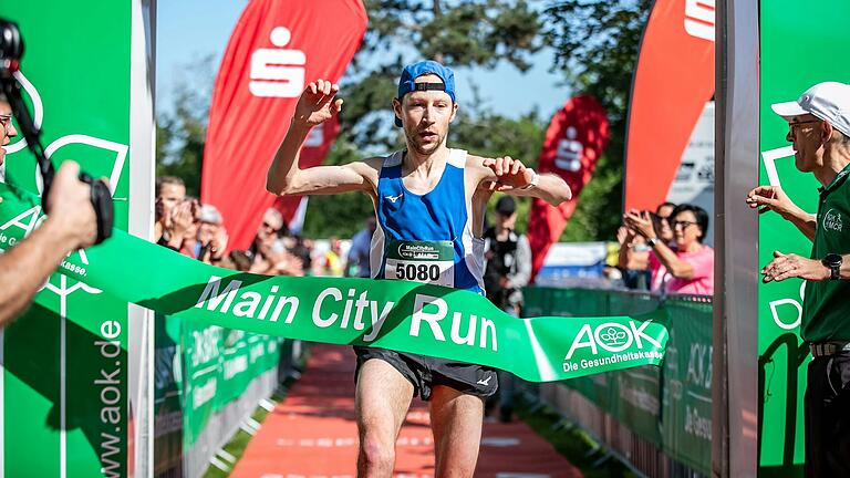 Volker Goineau hat den 10-Km-Lauf beim MainCityRun in Schweinfurt gewonnen.