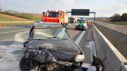 Die Fahrerin dieses Autos kam trotz eines Überschlages mit leichteren Verletzungen davon.