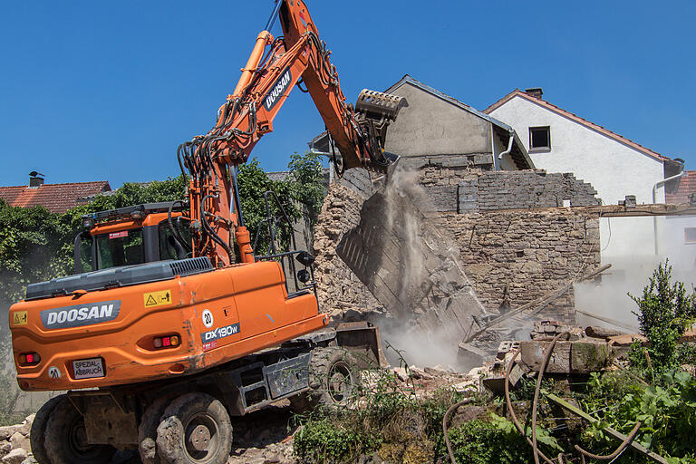 Förderprogramme zur Aktivierung von Leerständen und 

Baulücken in den Altorten der Allianz Main-Werntal unterstützen Bauherren mit finanziellen Anreizen, wenn durch Umbau oder Abriß (wie hier in Gössenheim) neuer Wohnraum geschaffen wird.