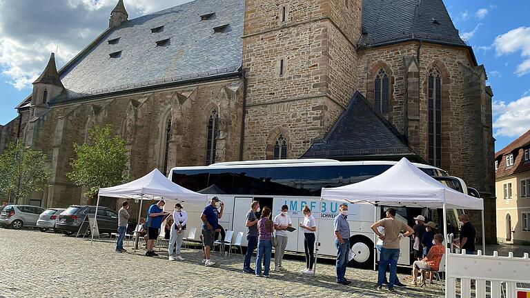 Am Donnerstagabend, 29. Juli, machte der Impfbus am Gerolzhöfer Marktplatz Station.