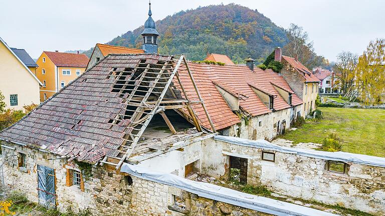 Schloss Ebelsbach - hier die Nordseite der Ruine - fiel am 9. September 2009 einer Brandstiftung zum Opfer, die nie aufgeklärt werden konnte.&nbsp;