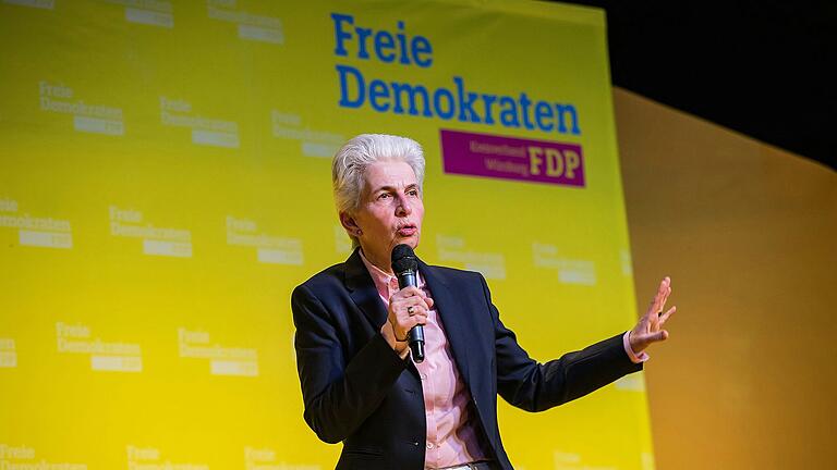 Als engagierte Streiterin für Europa präsentierte sich die FDP-Spitzenkandidatin Marie-Agnes Strack-Zimmermann bei einer Rede am Sonntag in Würzburg.