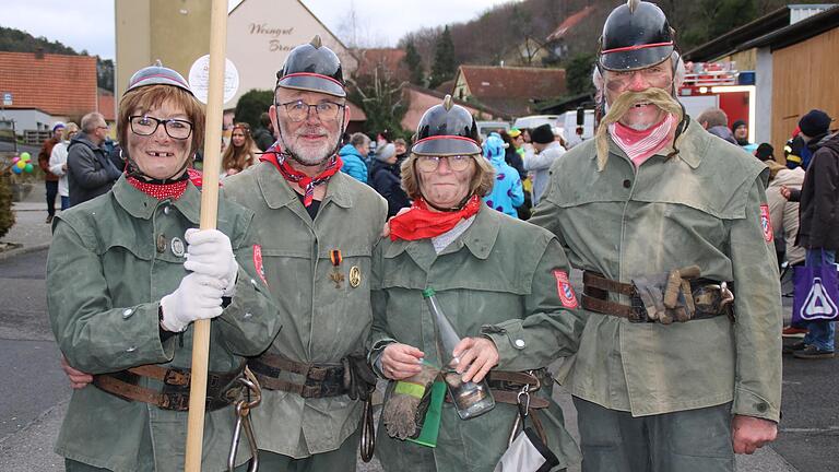 Die antiquierte Feuerwehr war mit dabei. - Die antiquierte Feuerwehr war mit dabei. Die antiquierte Feuerwehr war mit dabei. - Die antiquierte Feuerwehr war mit dabei.