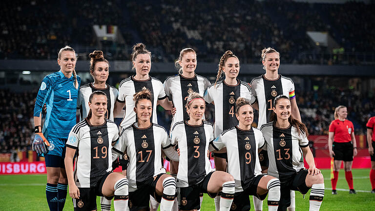 396447109.jpg       -  Mit welchem Kader reist die Frauen-Nationalmannschaft zur WM 2023 nach Neuseeland und Australien? Die Antwort und alle Infos zum Deutschland-Kader gibt es hier.