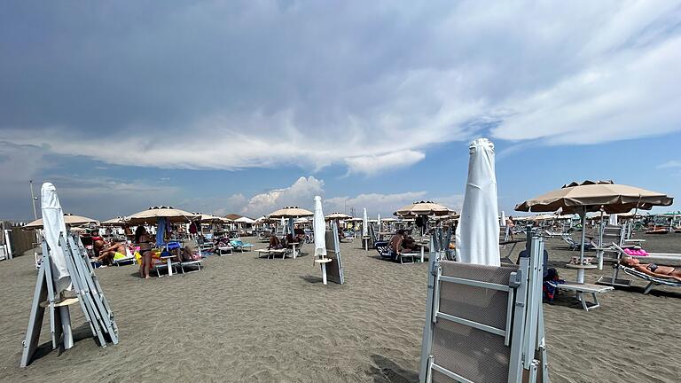 Streik in Italiens Strandbädern       -  Einer EU-Richtline zufolge müssten die staatlichen Konzessionen für Strandabschnitte regelmäßig neu ausgeschrieben werden. (Foto: Archiv)