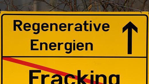 Fracking       -  Fracking oder kein Fracking - darf das eine Kommission entscheiden? Foto: Carsten Rehder/Archiv