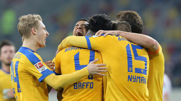 Auswärtssieg       -  Eintracht Braunschweig feiert einen wichtigen Sieg im Kampf um den Aufstieg. Foto: Roland Weihrauch