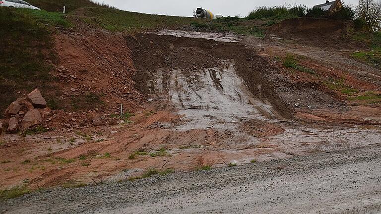 Die künftige Anbindung von Rieneck aus Richtung des Gemündener Stadtteils Schaippach ist schon im Gelände zu erkennen. Die künftige Anbindung von Rieneck aus Richtung des Gemündener Stadtteils Schaippach ist schon im Gelände zu erkennen.