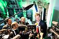 Fußball: DFB-Akademie ·Leadership Festival·       -  Beim Leadership-Festival in der DFB-Akademie viel gefragt: Dirk Nowitzki (hinten), der sich in Leipzig mit dem ebenfalls aus Würzburg stammenden Frank Baumann über Werder Bremen unterhielt.
