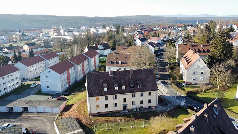 Das alte Wohnhaus in der Schlesierstraße1 ist 2022 abgerissen worden, damit an gleicher Stelle moderner Wohnraum entstehen kann.