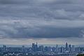 Dunkle Wolken über Bankenskyline von Frankfurt/Main       -  Trübe Aussichten für Finanzstabilität (Archivbild)