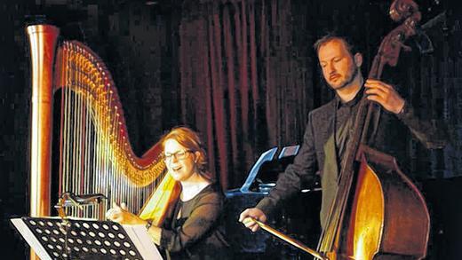 Winterkonzert mit keltischen Weisen: Das Duo &bdquo;Harfenlichter&ldquo; schuf in der Disharmonie Wohlfühlatmosphäre.