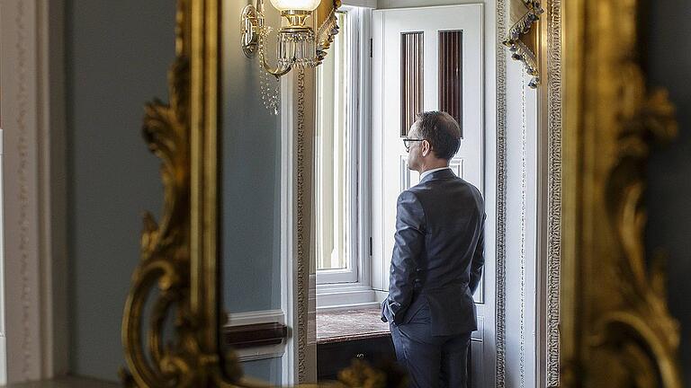 imago 83304001
Bundesaussenminister Heiko Maas SPD im Capitol auf den naechsten Gespraechstermin Washington 22       -  Ruhe vor dem Sturm? Bundesaußenminister Heiko Maas wartet im Capitol in Washington auf den nächsten Gesprächstermin.