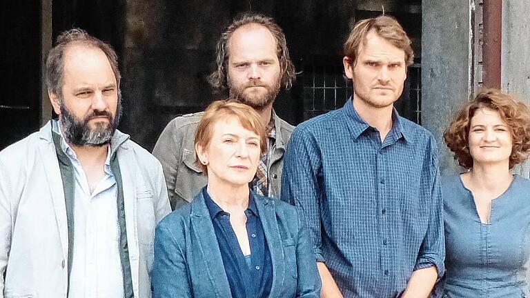 Team Franken: Matthias Egersdörfer (von links), Dagmar Manzel, Andreas L. Schadt, Fabian Hinrichs, Eli Wasserscheid. Team Franken: Matthias Egersdörfer (von links), Dagmar Manzel, Andreas L. Schadt, Fabian Hinrichs, Eli Wasserscheid.