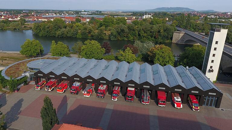 Blick von oben auf das Gelände: Auch die Kitzinger Feuerwehr und weitere Blaulicht-Organisationen beteiligen sich an Kitzingens 1. Freiwilligenmesse am 8. Oktober.