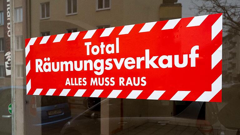 Räumungsverkauf.jpeg       -  Ein Augsburger Modehaus musste Insolvenz anmelden. Das hat Folgen für das Unternehmen und die Mitarbeiter.