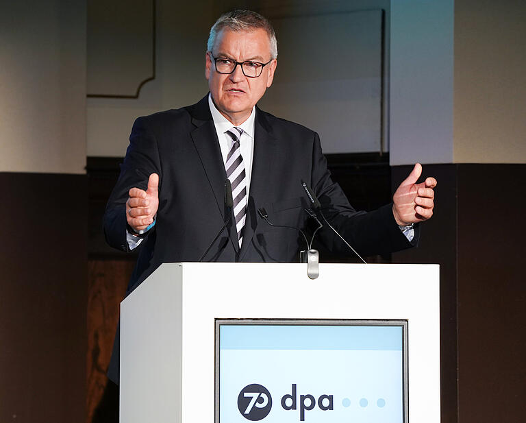 Wie die dpa für unabhängigen Journalismus sorgt - Main-Post-Geschäftsführer David Brandstätter ist seit 2014 Vorsitzender des Aufsichtsrats der dpa. Wie die dpa für unabhängigen Journalismus sorgt - Main-Post-Geschäftsführer David Brandstätter ist seit 2014 Vorsitzender des Aufsichtsrats der dpa.
