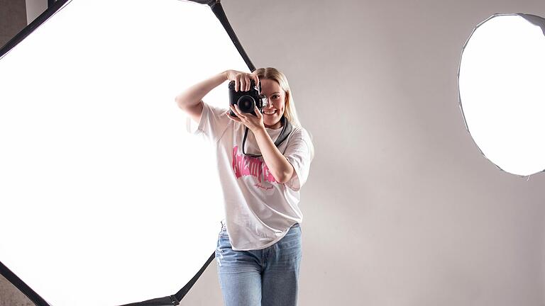 Fotografen-Meisterin Heidi Fay in Aktion.       -  Fotografen-Meisterin Heidi Fay in Aktion.