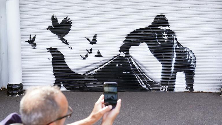 Banksy zeigt neues Kunstwerk - Gorilla       -  Schnell zogen die Bilder viele Fans an.