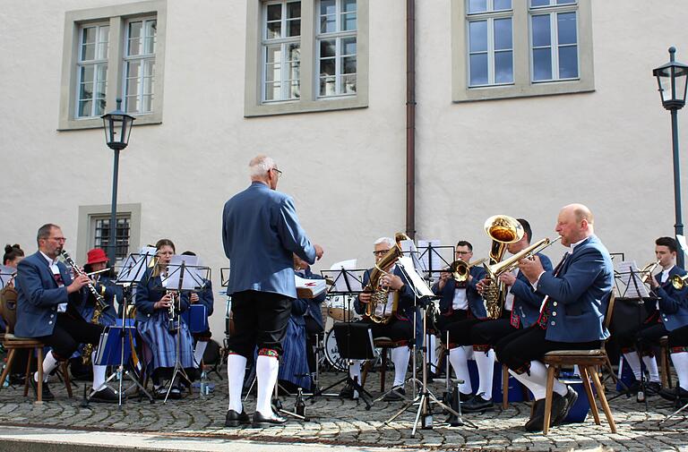 Die große Kapelle unter der Leitung von Martin Klüber begeisterte mit einem vielfältigen Programm.