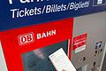 Bahntickets sollen durch die Klimagesetze billiger werden - vorerst gilt das aber nur für den Supersparpreis. Foto: Armin Weigel/dpa       -  Ein Mann hat mit illegalen Kreditkartendaten Bahntickets gekauft und sie dann  weiterverkauft. Jetzt stand er in Augsbrug vor Gericht.