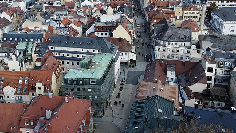 Die Stadt Bad Kissingen trägt zur Kreisumlage den größten Batzen bei (im Bild der Blick auf die Fußgängerzone). Die Stadt Bad Kissingen trägt zur Kreisumlage den größten Batzen bei (im Bild der Blick auf die Fußgängerzone).