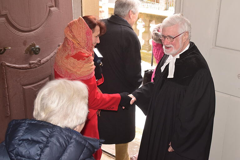 Victor Metzner durfte nach dem Gottesdienst viele Hände schütteln. Victor Metzner durfte nach dem Gottesdienst viele Hände schütteln.
