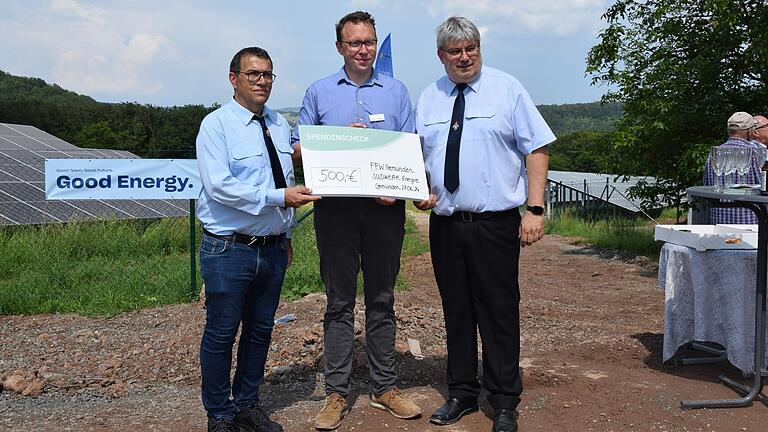 Der Solarparkbetreiber Südwerk unterstützt örtliche Feuerwehren (von links): Thomas Werberich, Thomas Jungkunz und Heiko Betz.