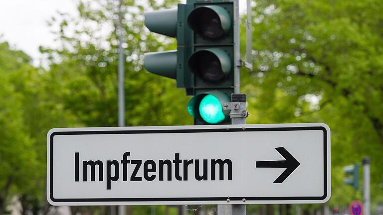 Der Ausweg aus der Corona-Pandemie führt nur über die Impfungen, vor allem nach dem Ausbruch deutlich ansteckenderer Mutationen. Der Ausweg aus der Corona-Pandemie führt nur über die Impfungen, vor allem nach dem Ausbruch deutlich ansteckenderer Mutationen.
