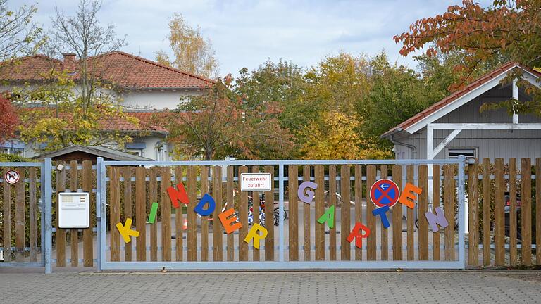 Der Kindergarten St. Michael in Etwashausen wird um fünf Gruppen erweitert und soll dann Platz für 186 Kinder bieten.