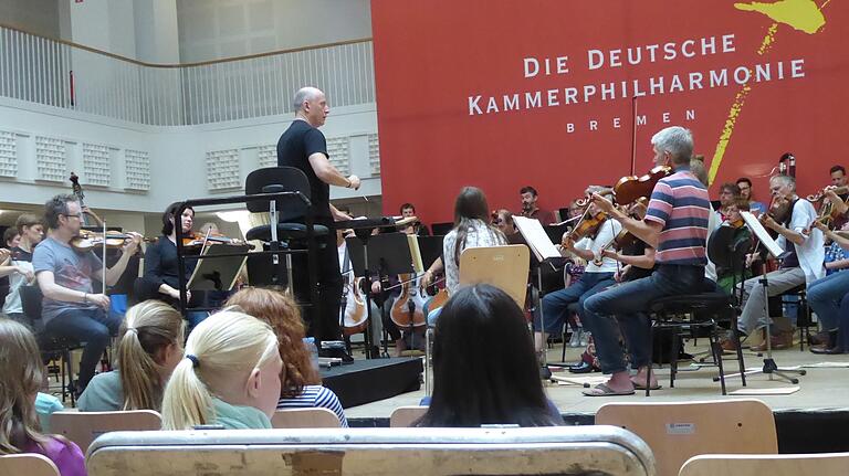 Die Schülerinnen und Schüler der Gesamtschule Bremen-Ost können jederzeit zu Proben der Bremer Kammerphilharmonie kommen.&nbsp;